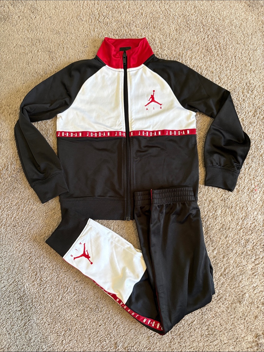 Kids Jordan tracksuit
